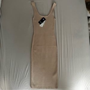 NWT - GUESS body con midi dress
